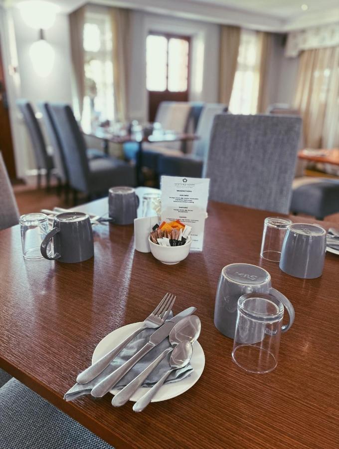 Newtown House Hotel Саут Хейлинг Екстериор снимка